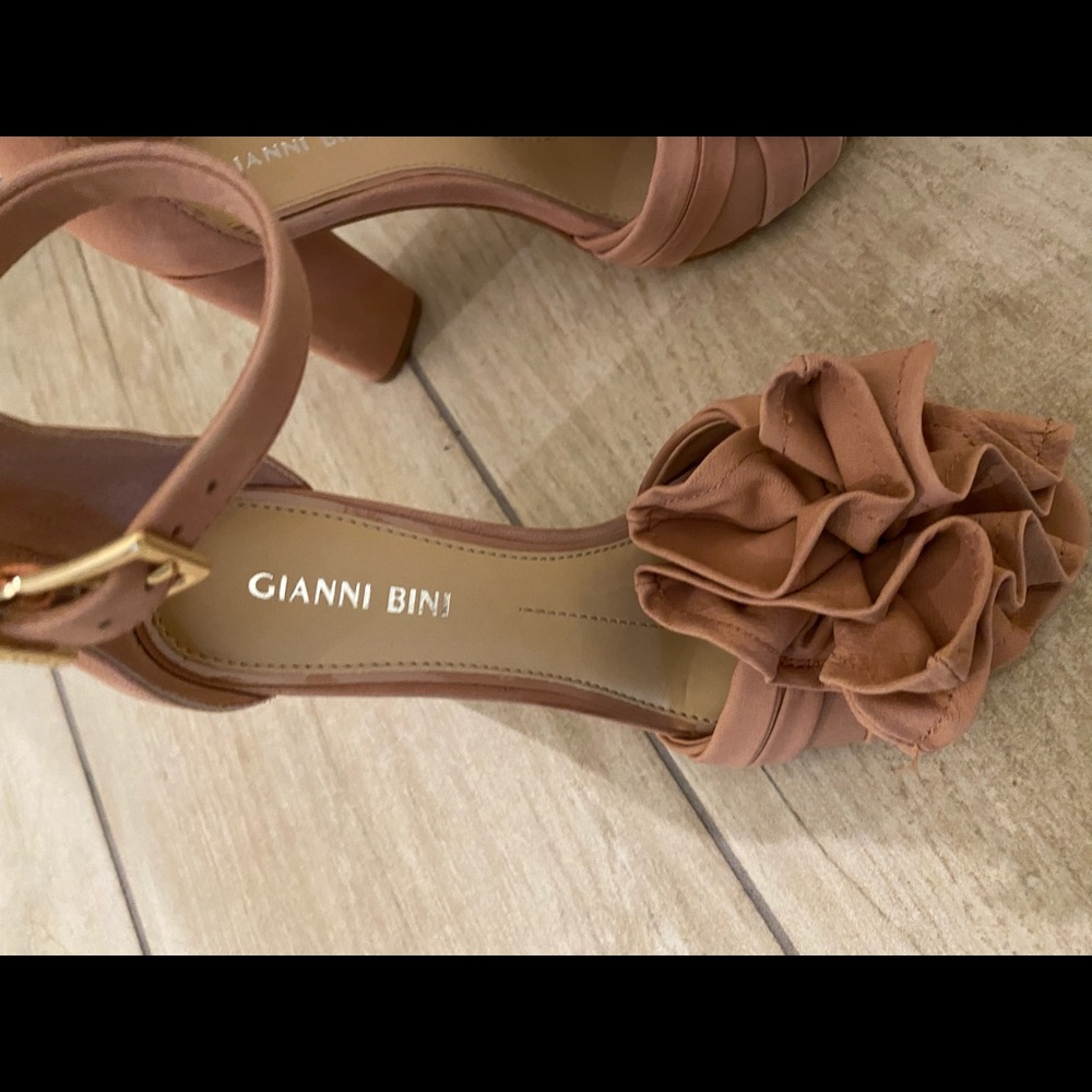 Beautiful pink heels - Picture 4 of 10